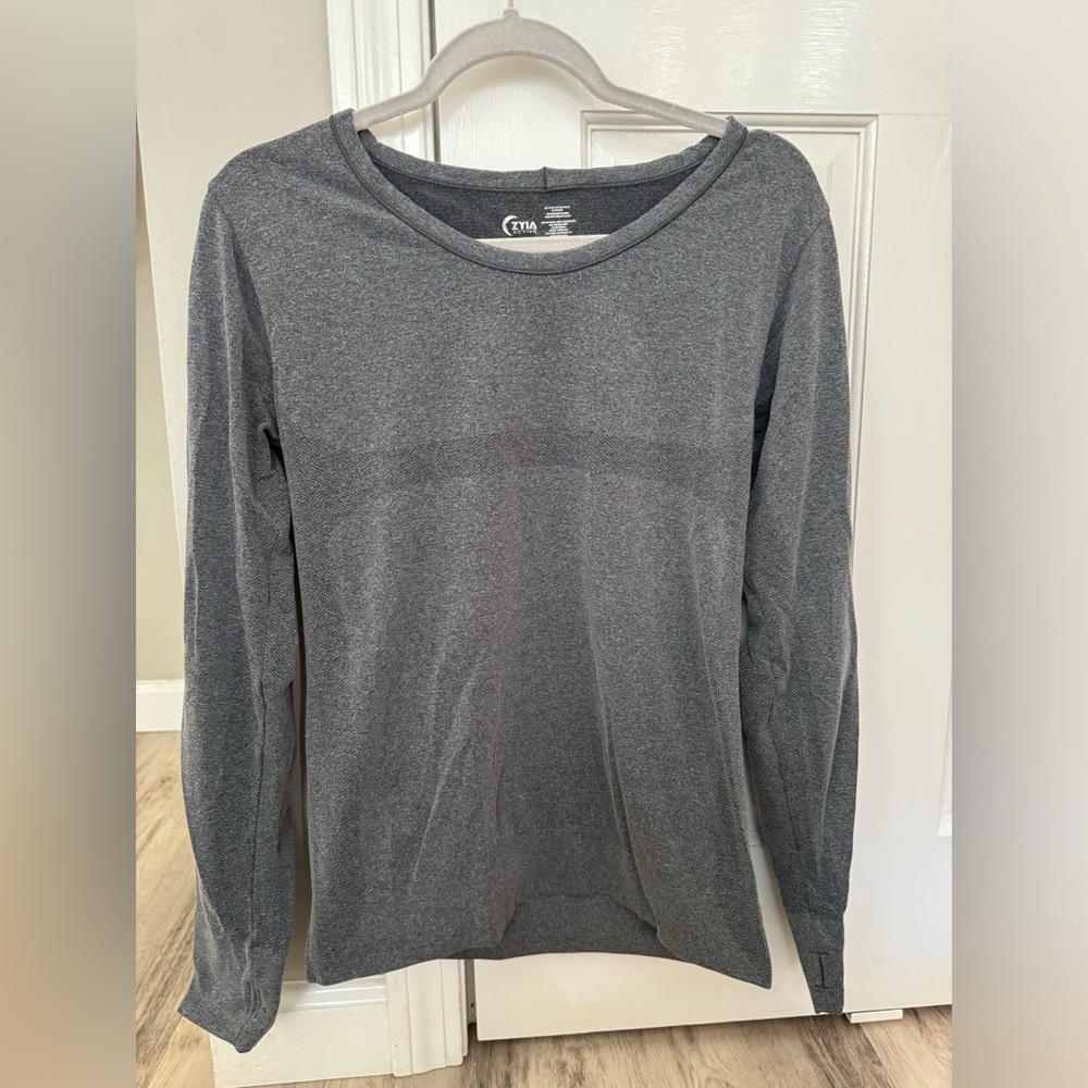 Zyia, gray performance long sleeve t-shirt. Great condition. Size large